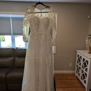 Bridal gown with veil